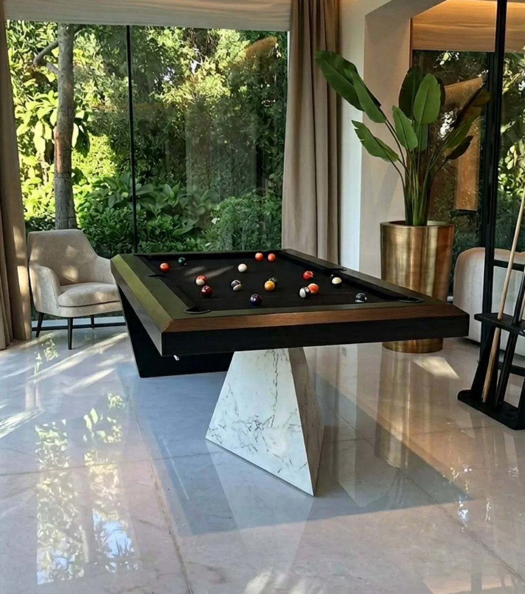 Table de billard Vertice finition sombre, vue latérale avec porte-queues noir